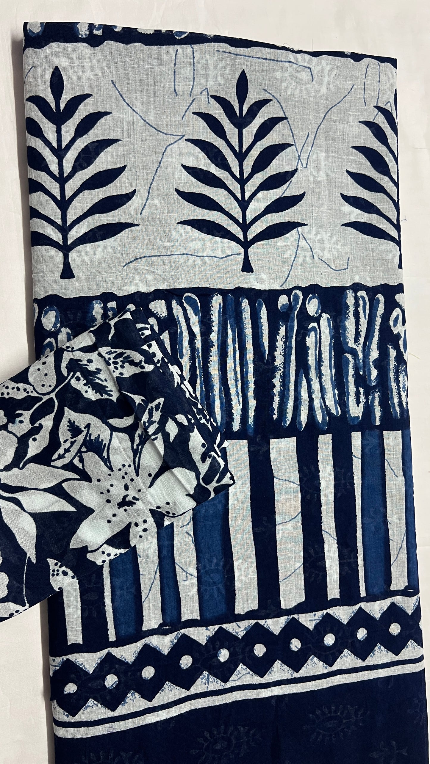 Cotton Classic Indigo Block Print Saree – Timeless Artisanal Elegance (One Size)
