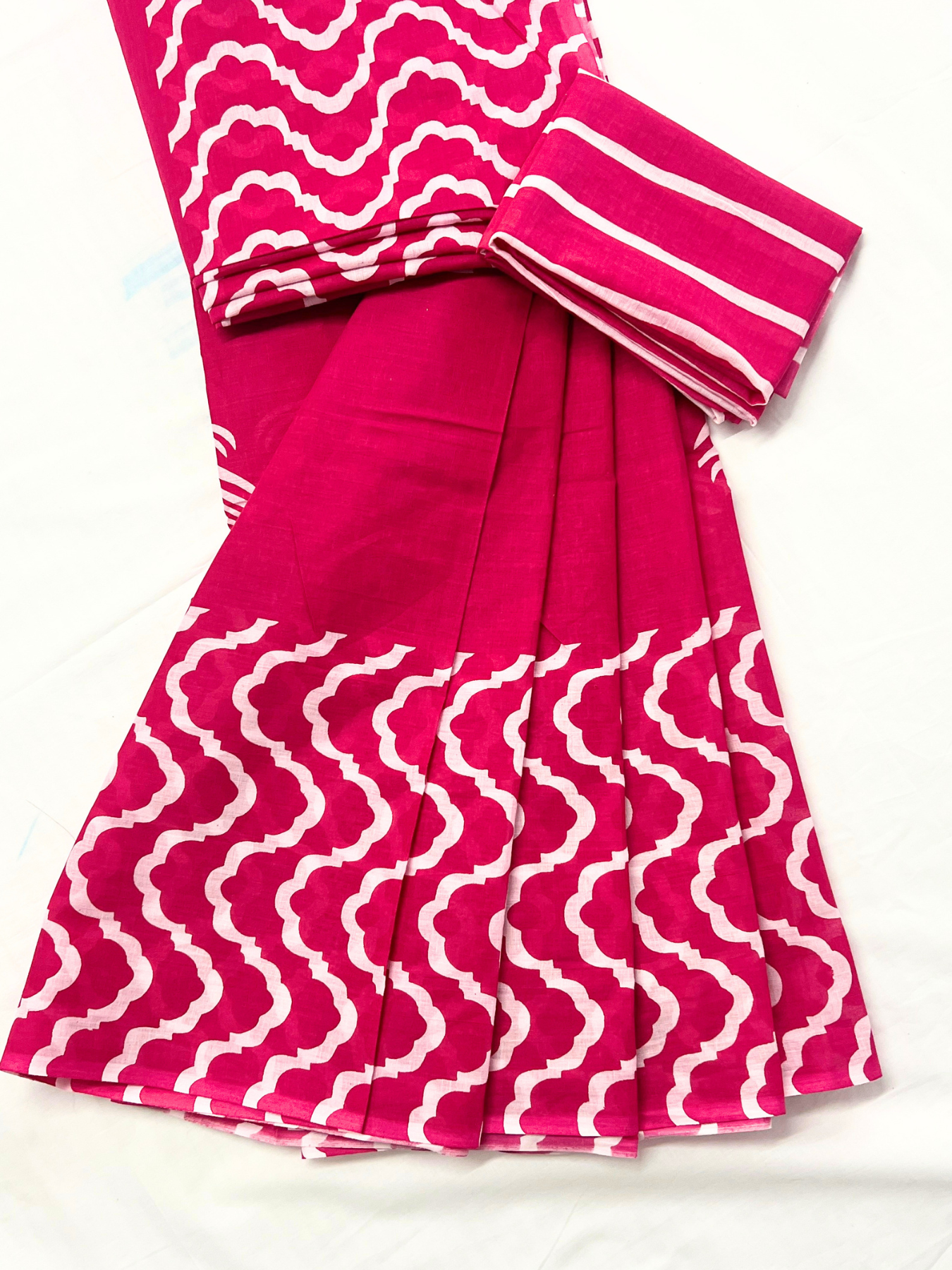 Cotton Magenta Magic Saree – Vibrant Festive Elegance (One Size)