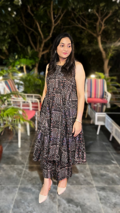 Flair & Flow Kurta Set - Black