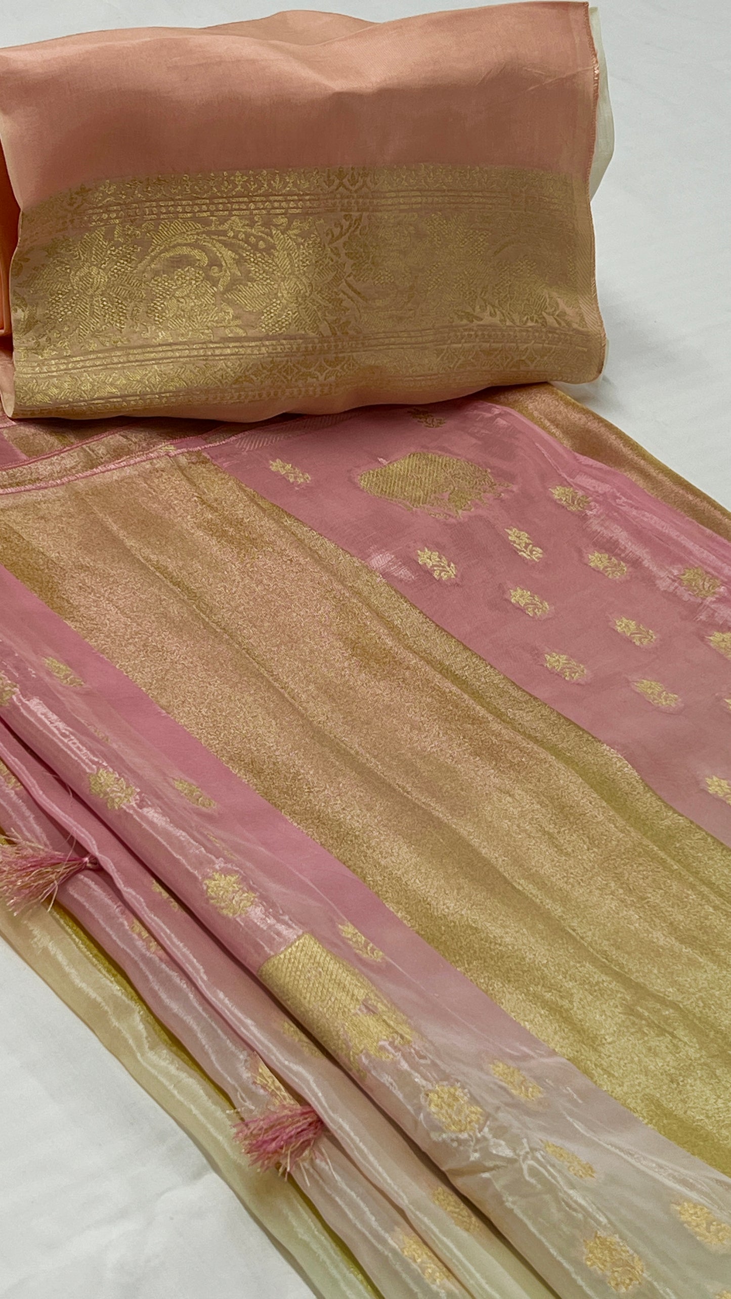 Soft Silk Pink and Gold Banarasi Saree – Luxe Festive Royal Elegance (One Size)