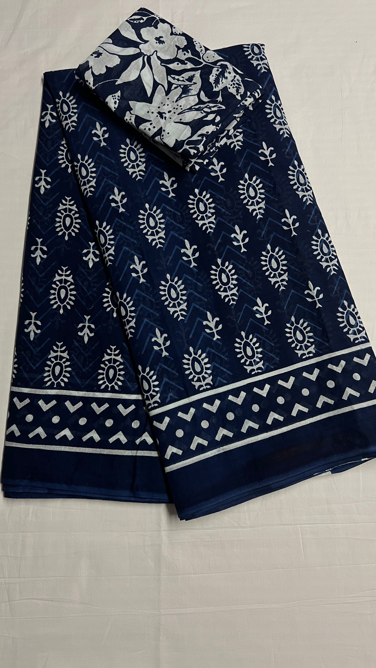 Cotton Classic Indigo Block Print Saree – Timeless Artisanal Elegance (One Size)