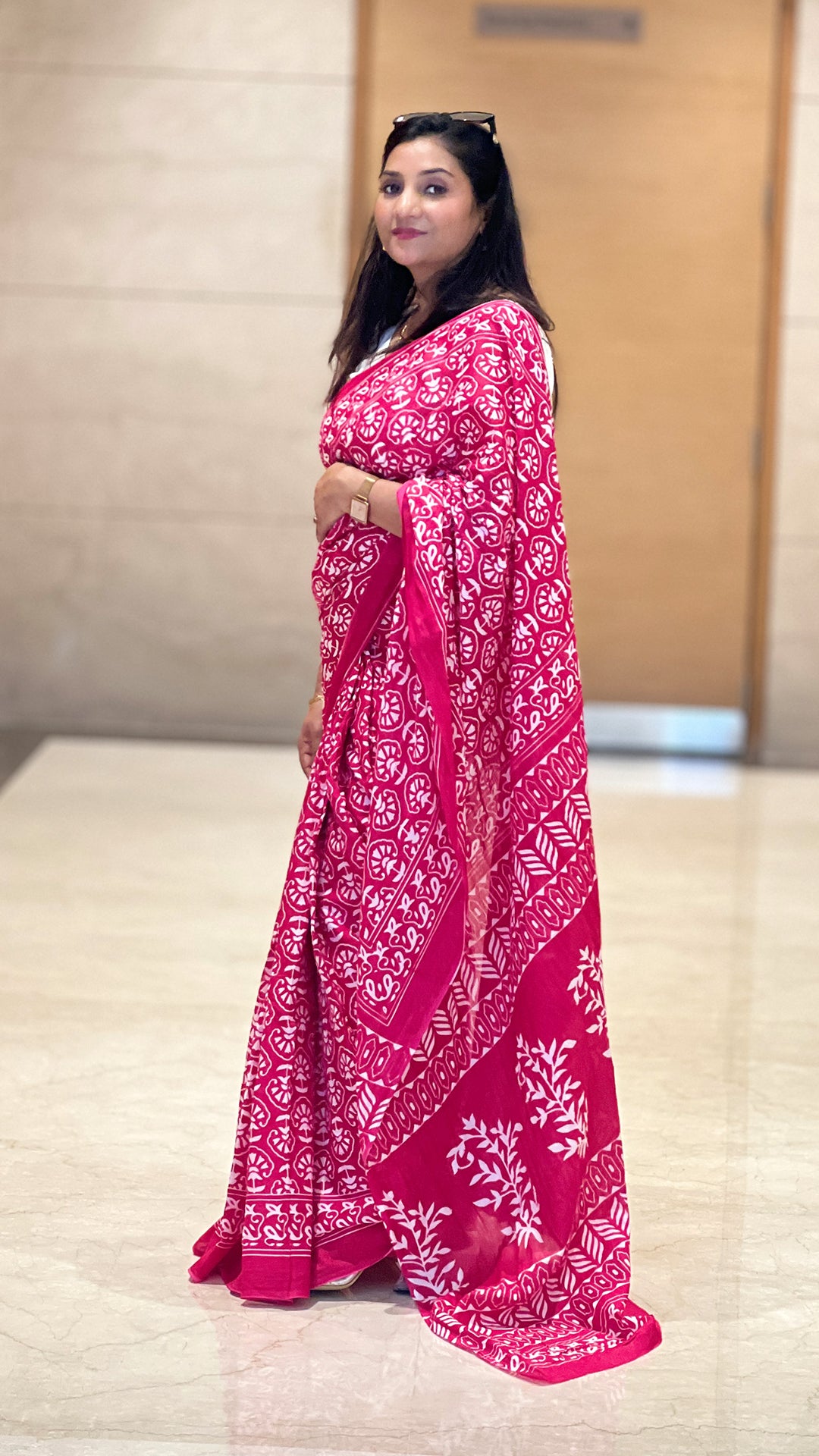 Red Cotton Mal Saree – Feather-Light Saree for Festivals & Everyday Elegance