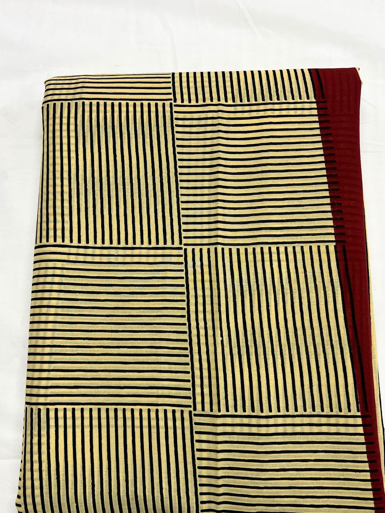 Cotton Geometric Striped Saree – Modern Artistic Casual Elegance (One Size)