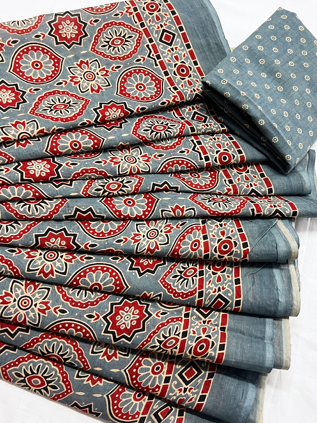 Cotton Ajrakh Phoolkari Saree – Heritage Artisanal Fusion Elegance (One Size)