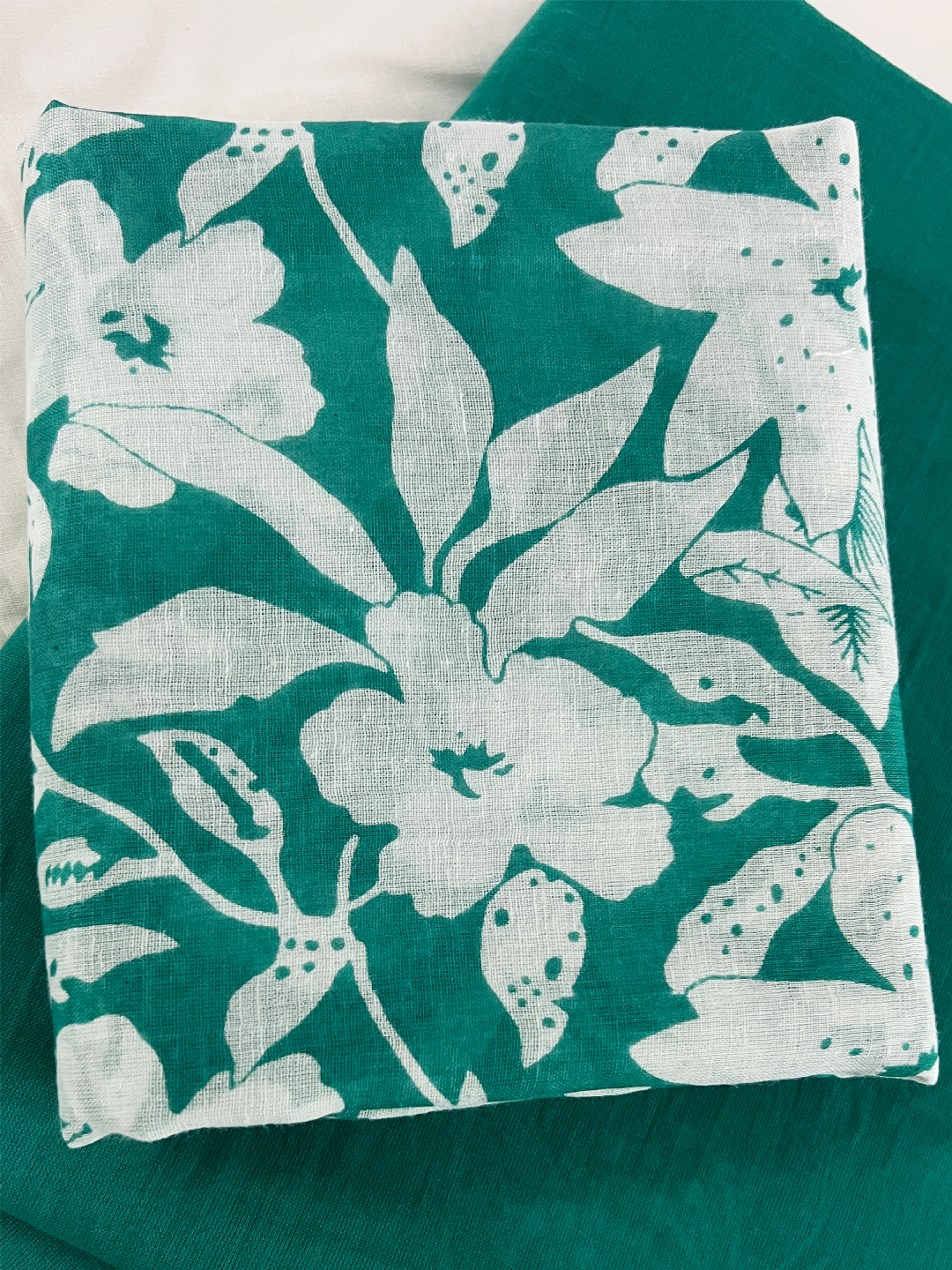 Cotton Teal Leaf Print Pure Saree – Botanical Fresh Elegance (One Size)