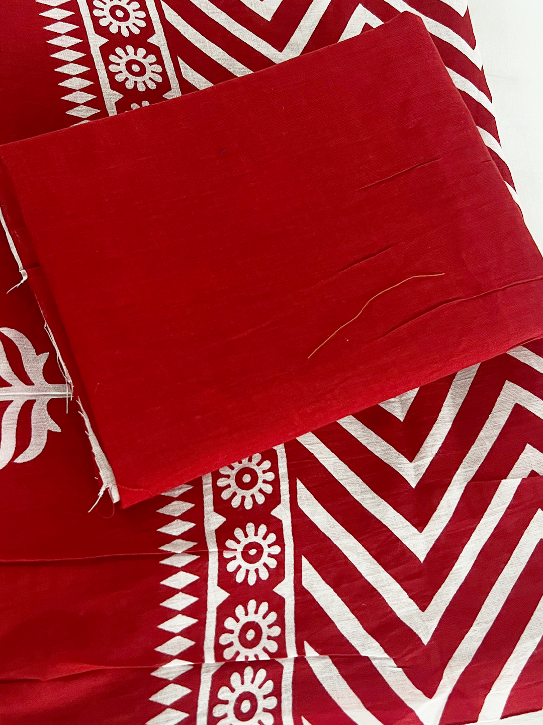 Cotton Red Leaf Print Pure Cotton Saree – Bold Botanical Elegance (One Size)