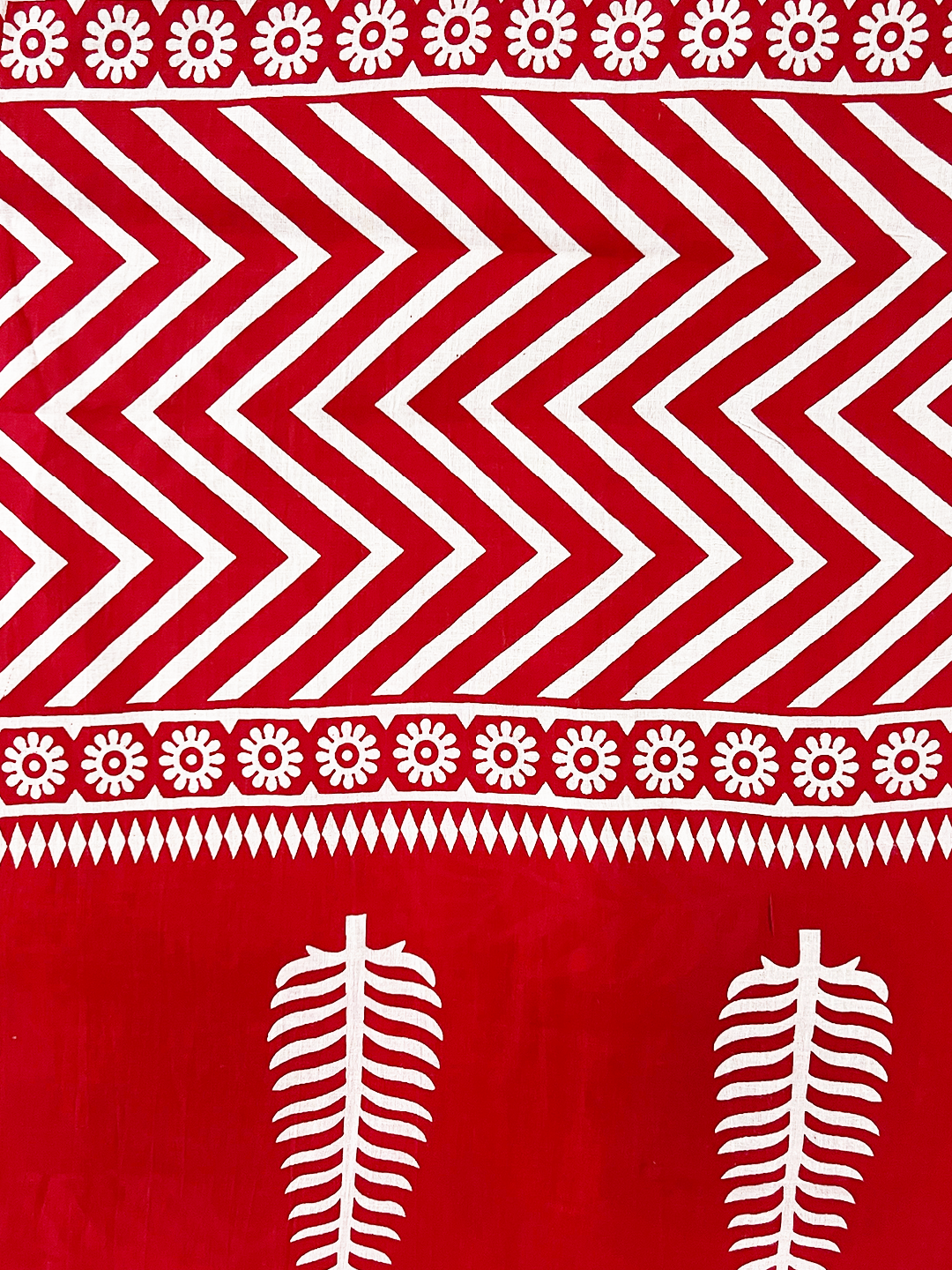 Cotton Red Leaf Print Pure Cotton Saree – Bold Botanical Elegance (One Size)